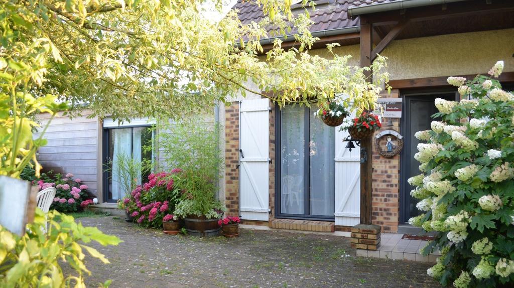 Couette Et Cafe Creme Bed and Breakfast Le Coudray Exteriör bild